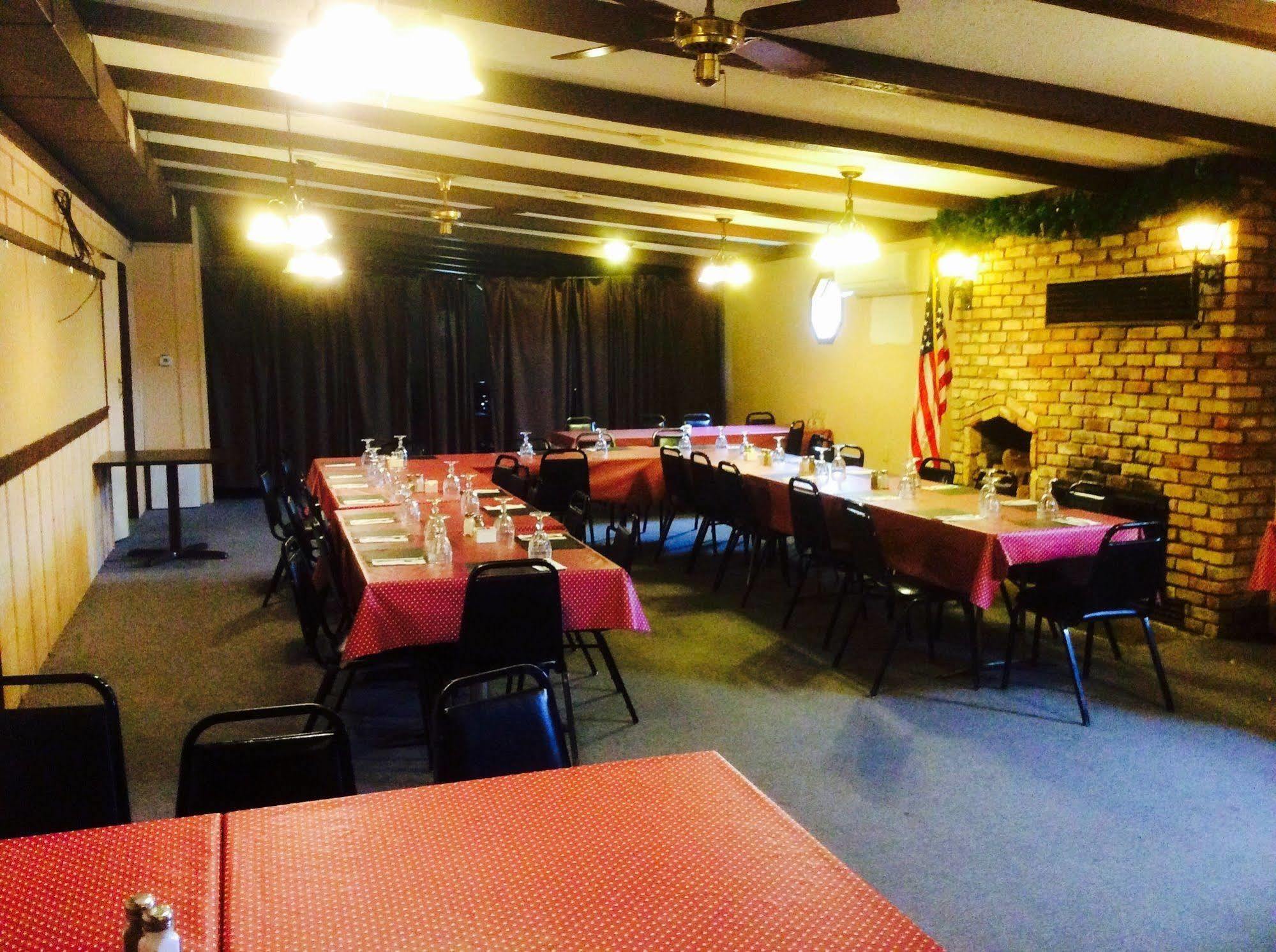 Deerwood Forty Club Inn المظهر الخارجي الصورة
