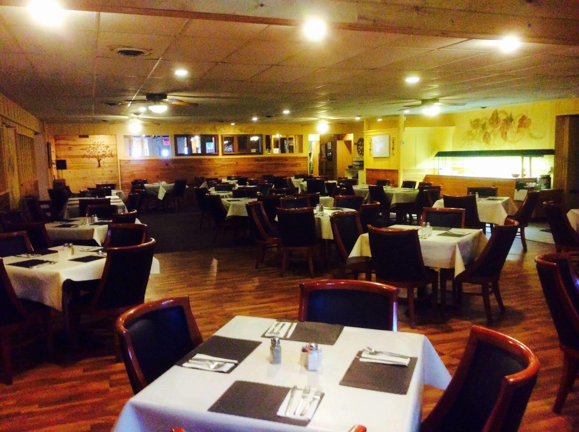 Deerwood Forty Club Inn المظهر الخارجي الصورة