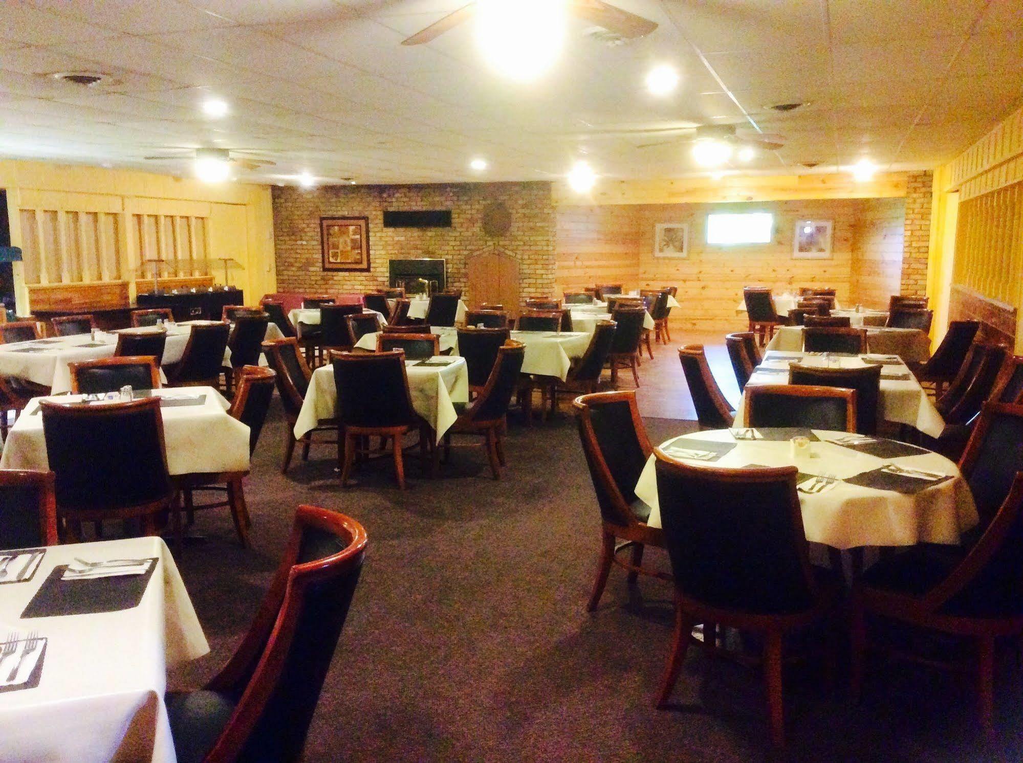 Deerwood Forty Club Inn المظهر الخارجي الصورة