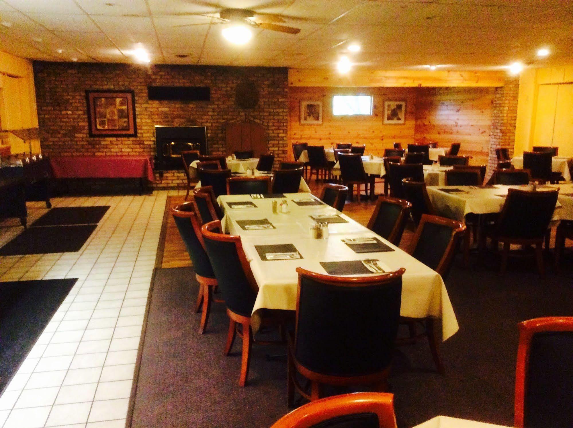 Deerwood Forty Club Inn المظهر الخارجي الصورة