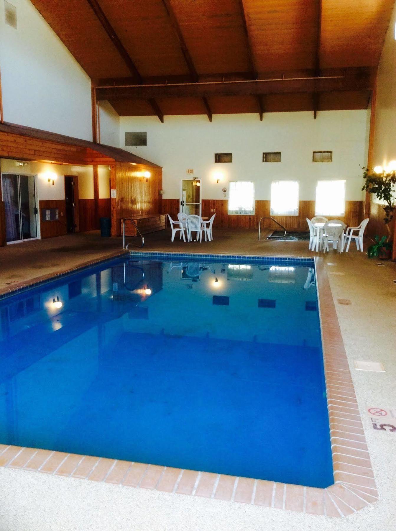 Deerwood Forty Club Inn المظهر الخارجي الصورة